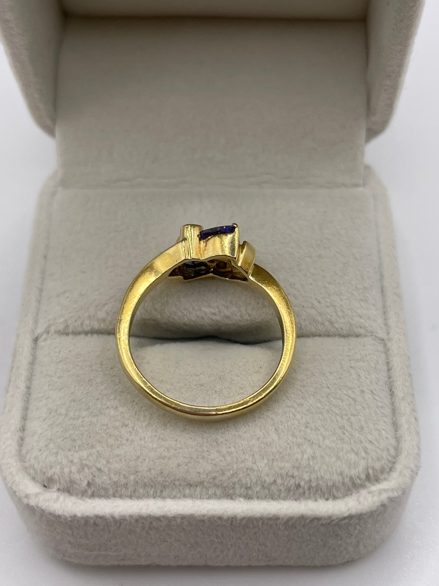 18ct gold tanzanite and diamond ring