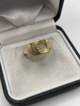 Load image into Gallery viewer, 9ct gold signet ring
