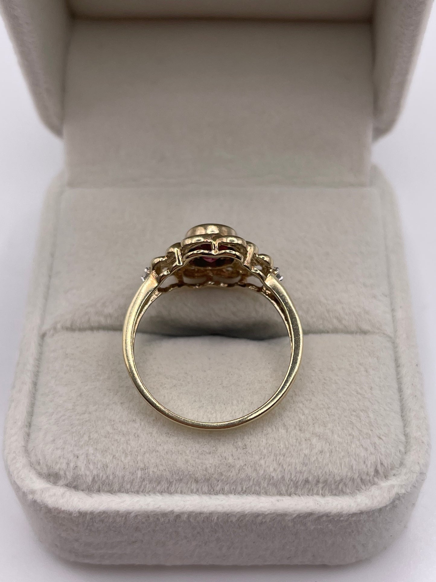 9ct gold garnet and diamond ring