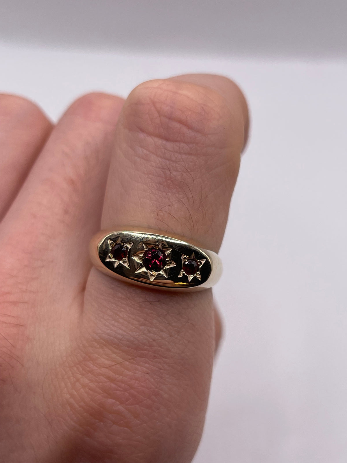 9ct gold garnet signet ring