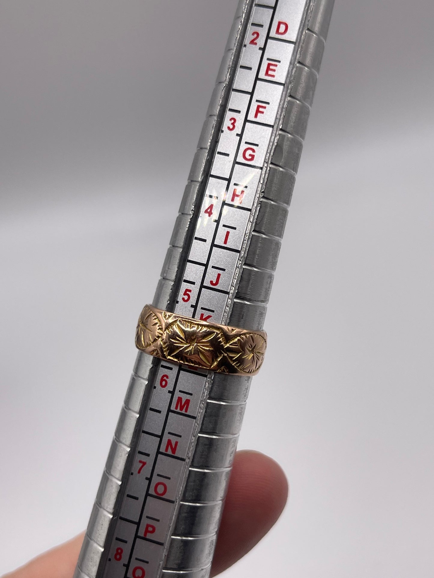 Antique 9ct rose gold patterned band