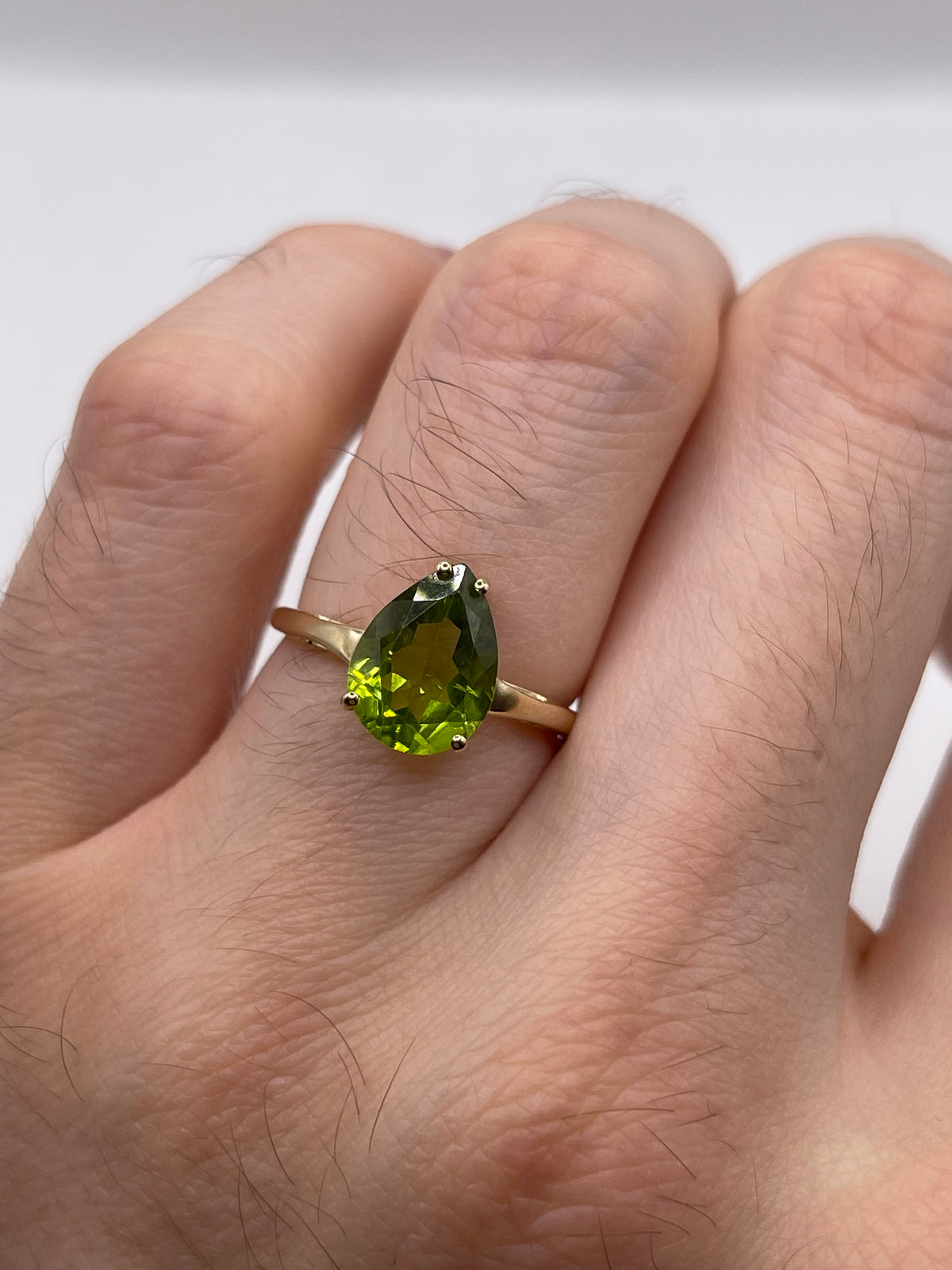 9ct gold peridot ring
