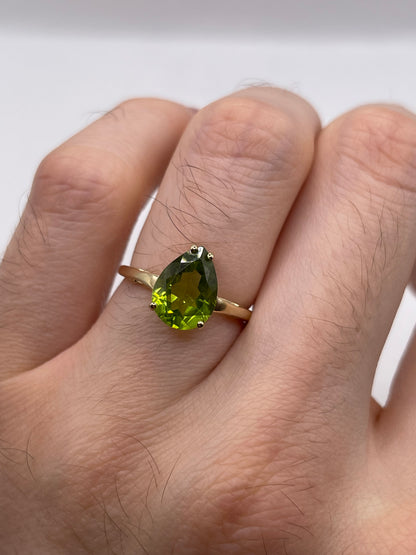 9ct gold peridot ring