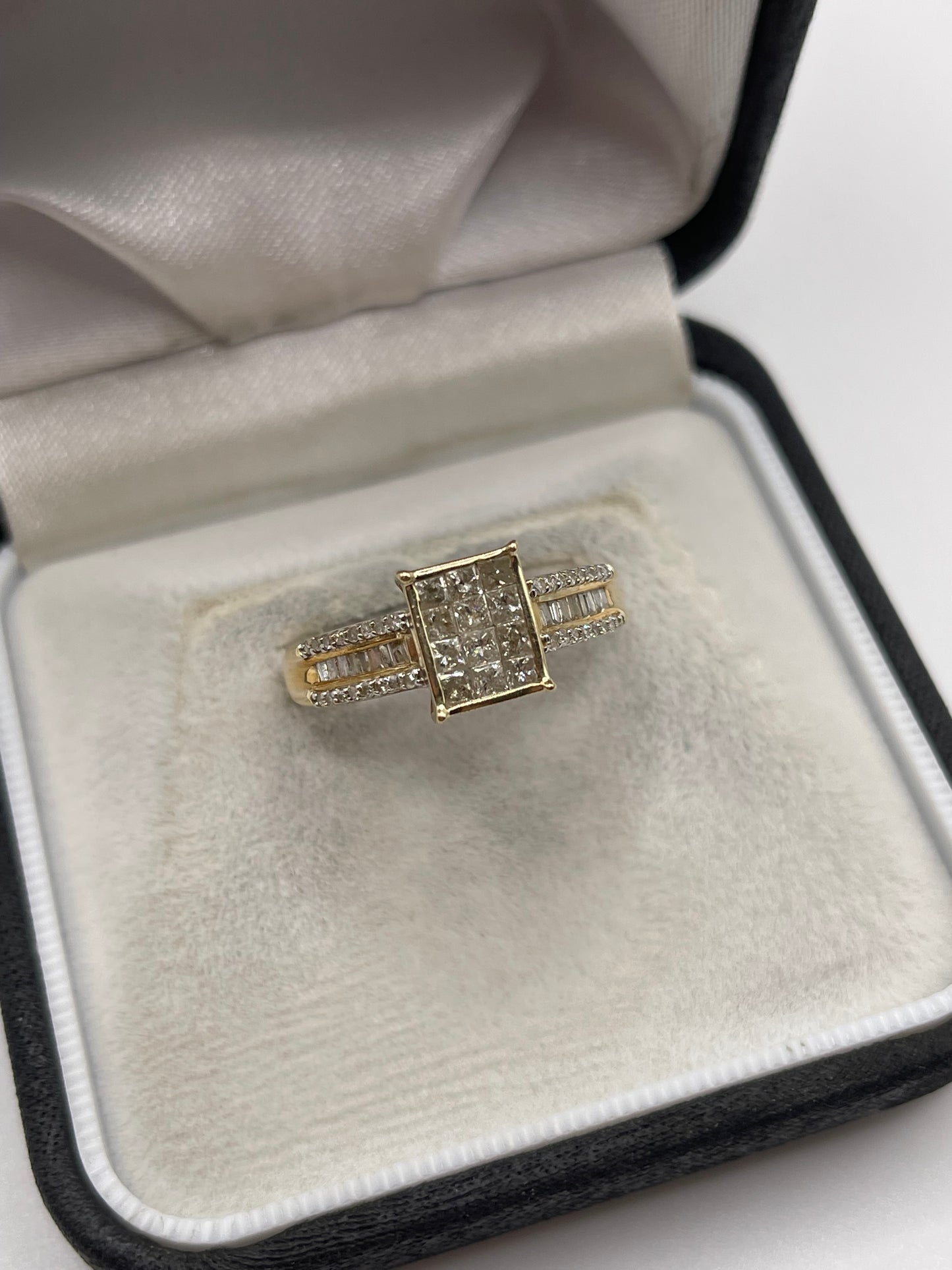 9ct gold diamond cluster ring