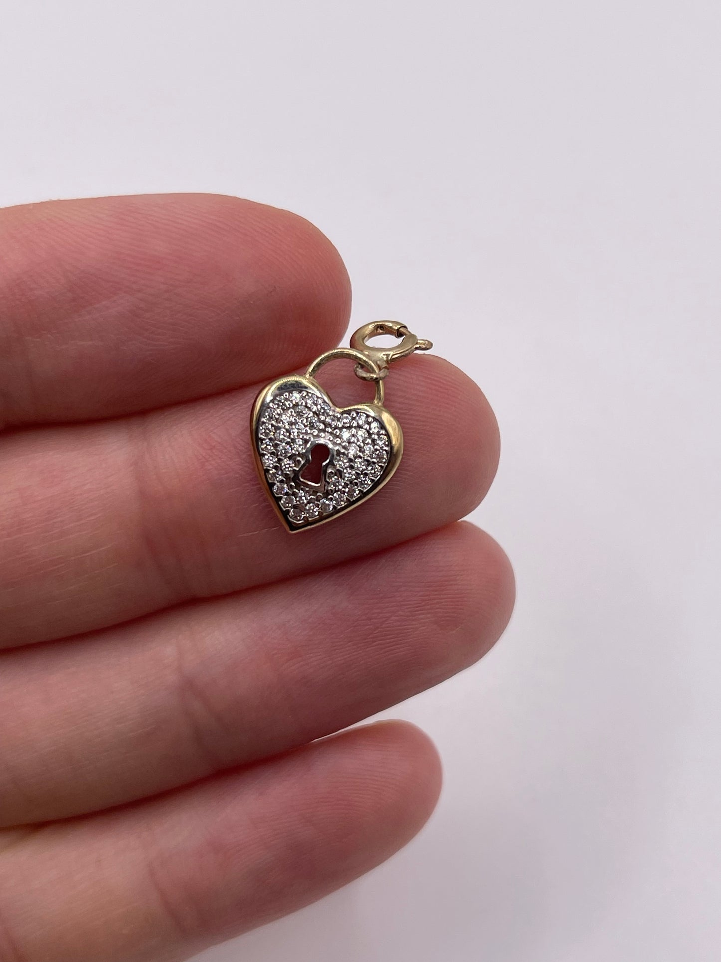 9ct gold cz heart pendant