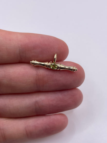 9ct gold peridot t bar pendant