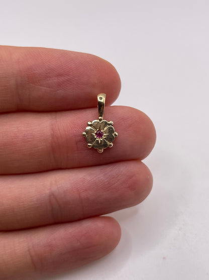 9ct gold ruby clover pendant