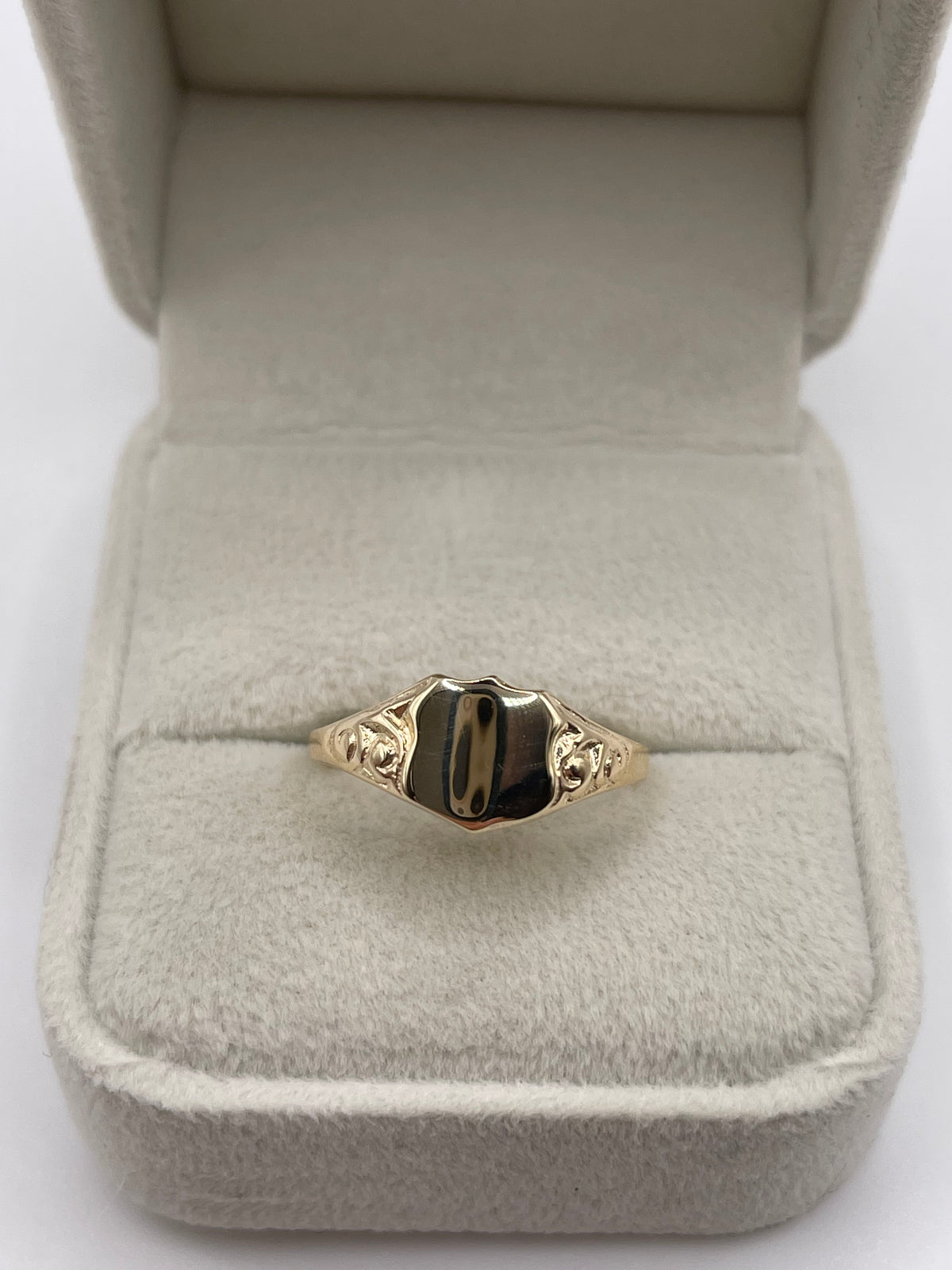 9ct gold shield signet ring