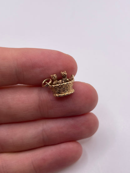 9ct gold dogs in basket charm