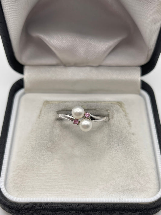 9ct white gold pearl and pink sapphire ring