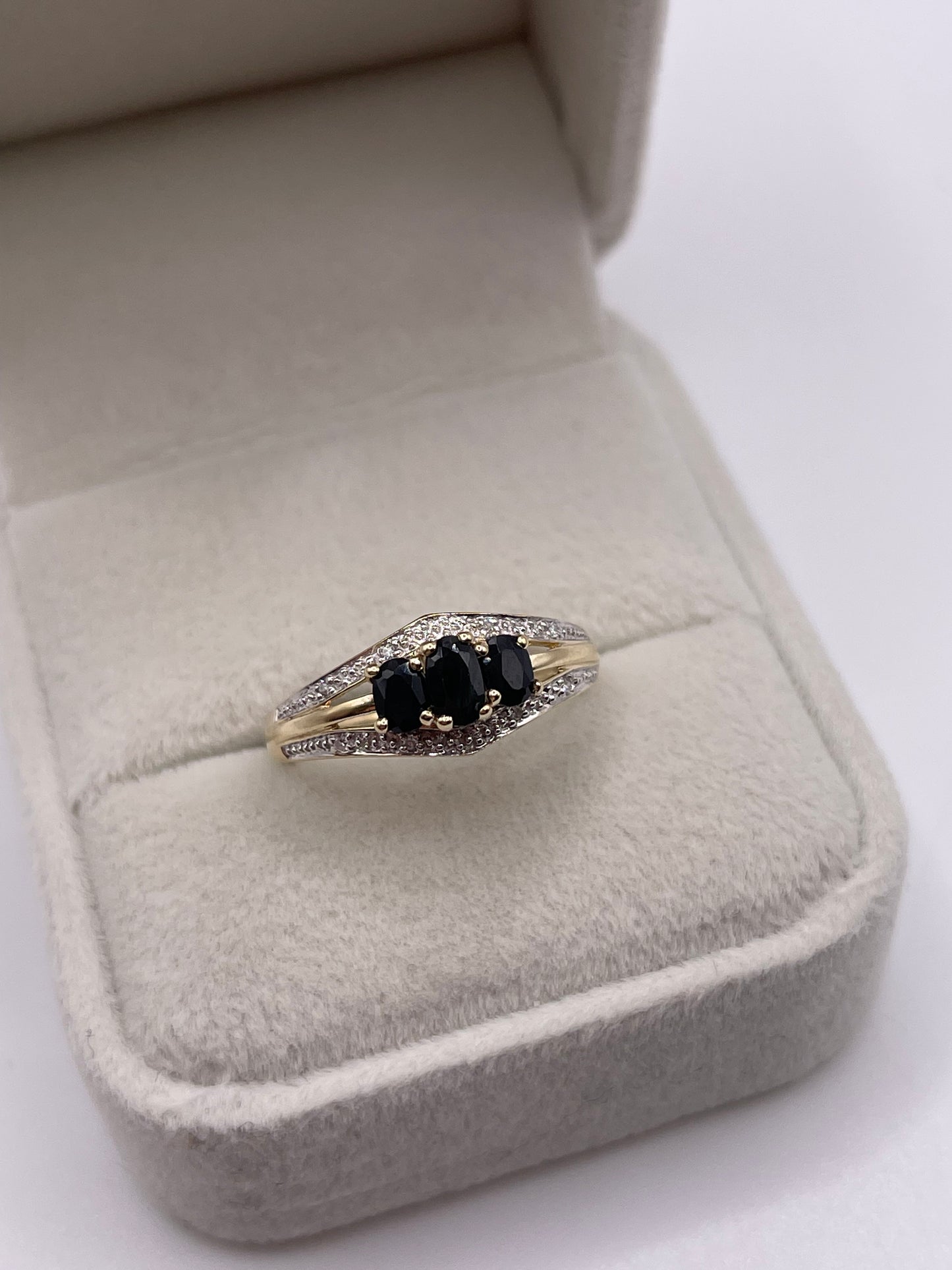 9ct gold sapphire and diamond ring