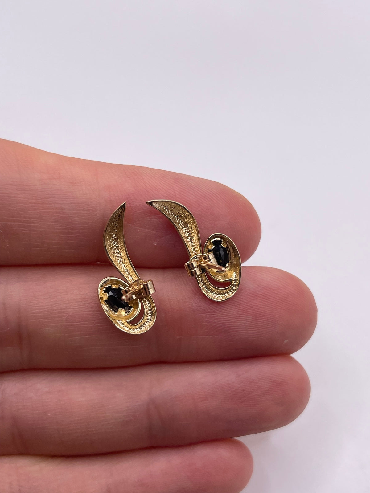 9ct gold sapphire earrings