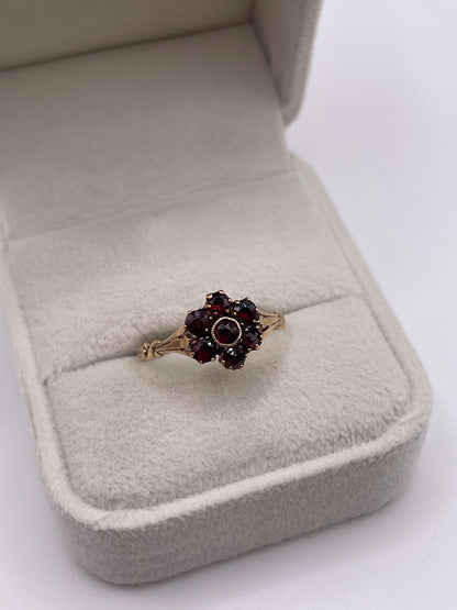 9ct gold garnet cluster ring