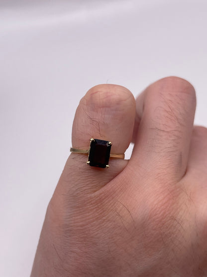 9ct gold garnet ring