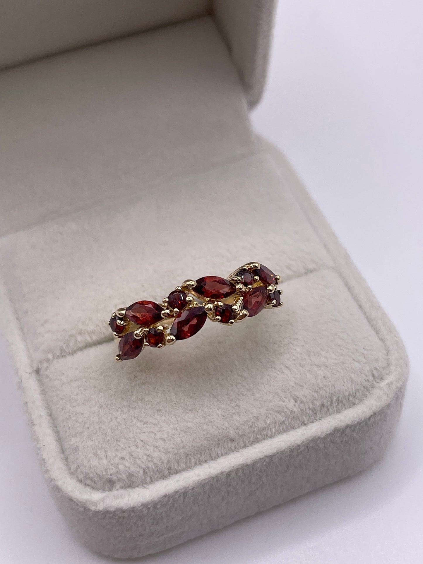 9ct gold garnet cluster ring