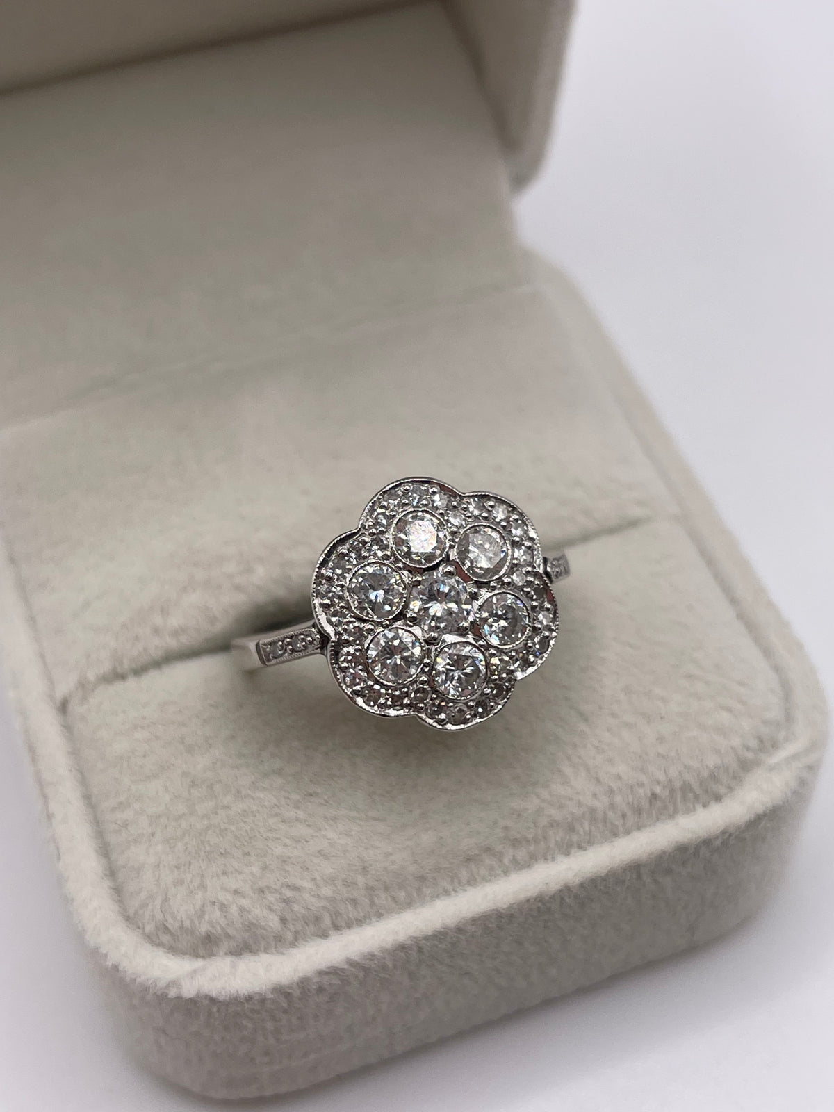 Platinum diamond cluster ring