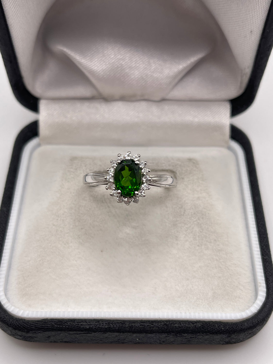 9ct white gold diopside and topaz ring