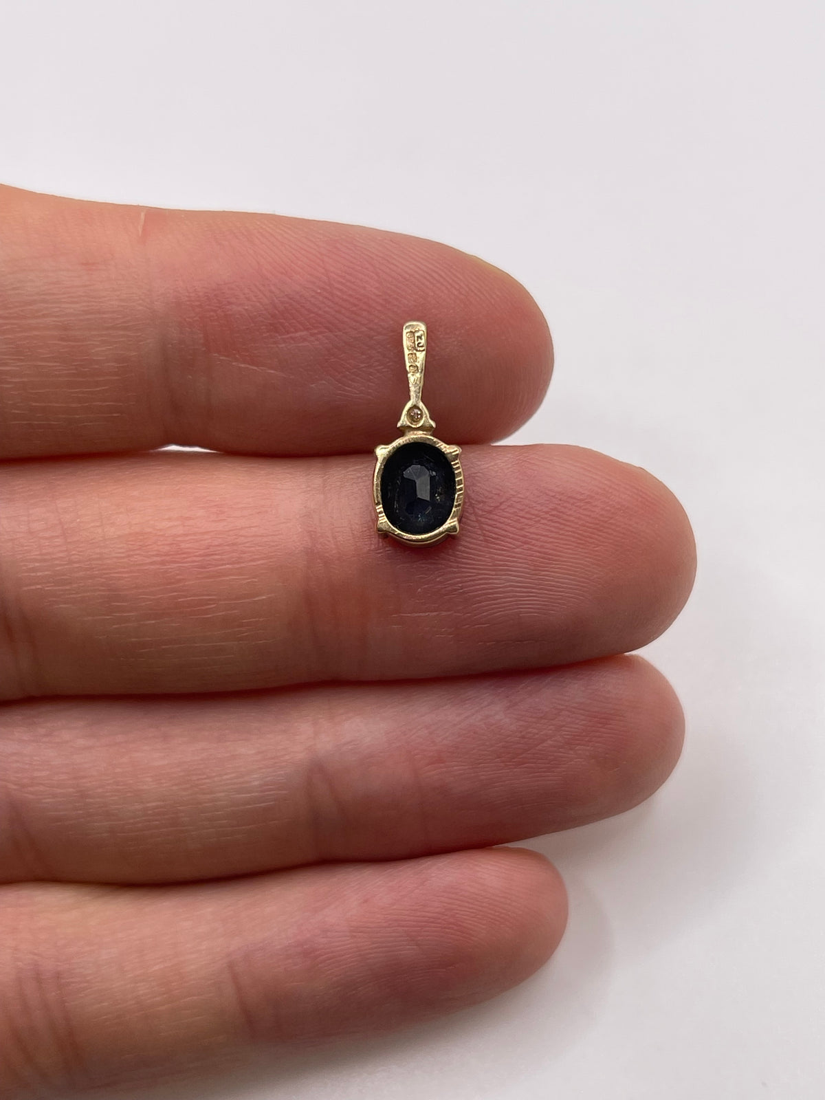 9ct gold sapphire and diamond pendant