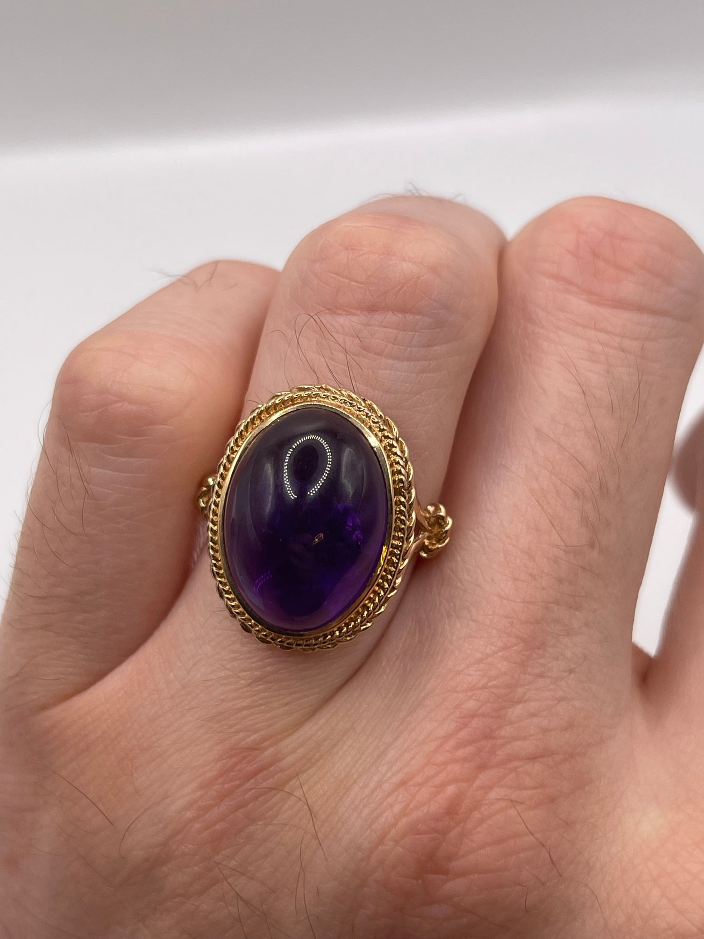 9ct gold cabochon amethyst ring