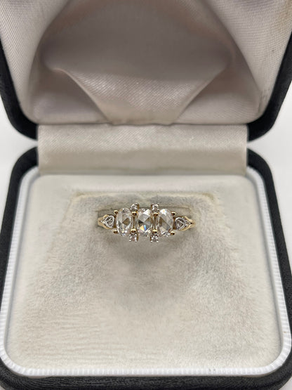 9ct gold zircon ring
