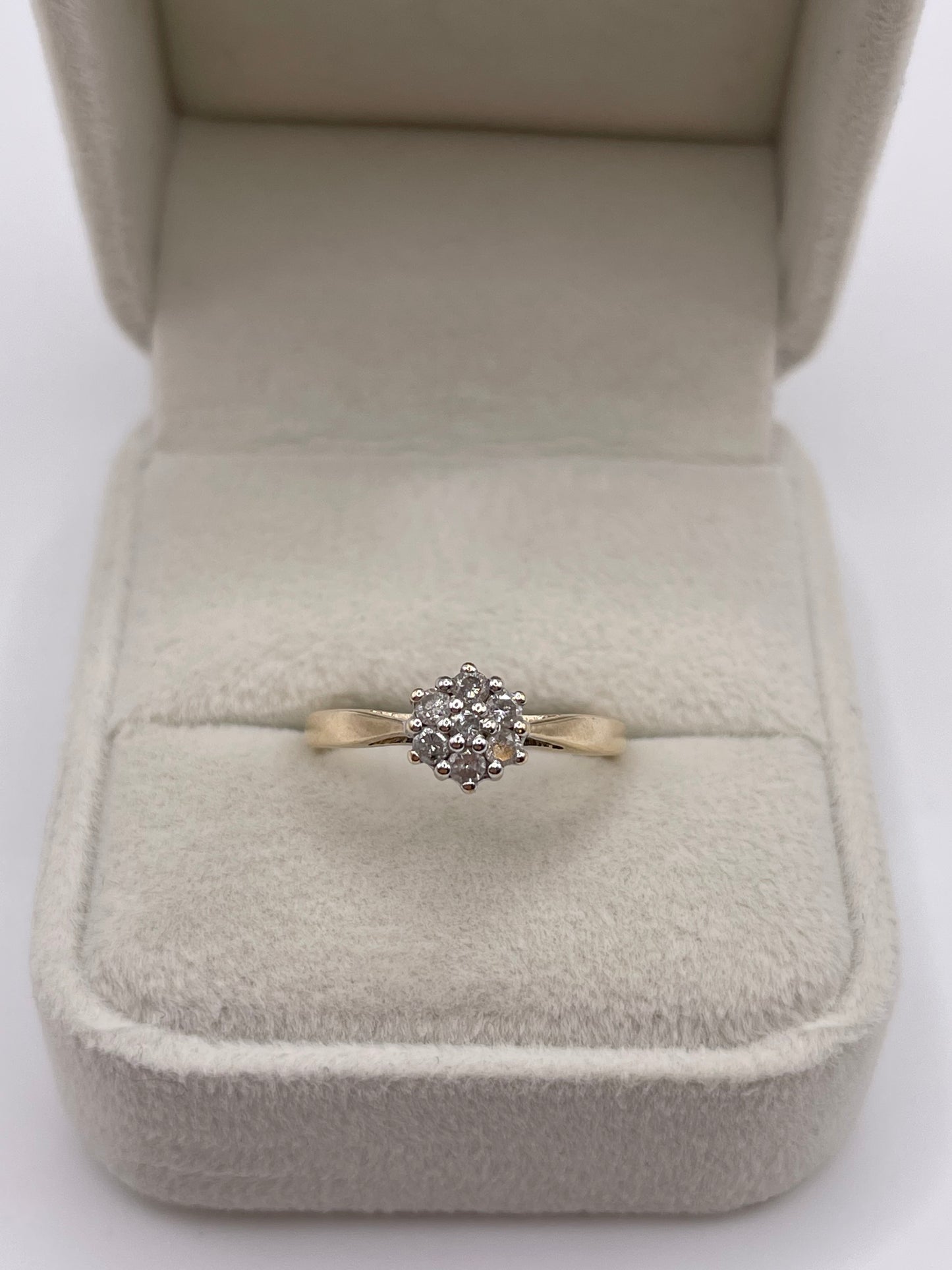 9ct gold diamond cluster ring