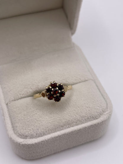 9ct gold garnet cluster ring