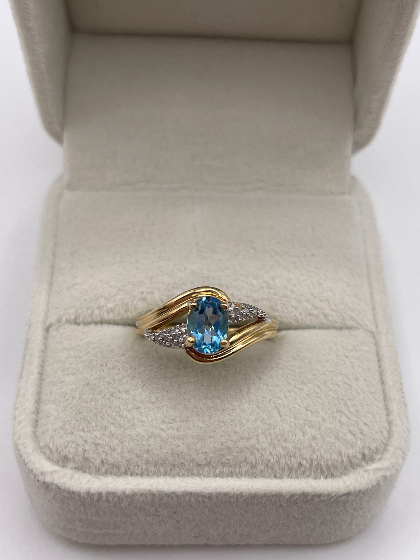 9ct gold topaz and diamond ring
