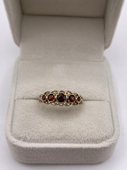 9ct gold garnet ring