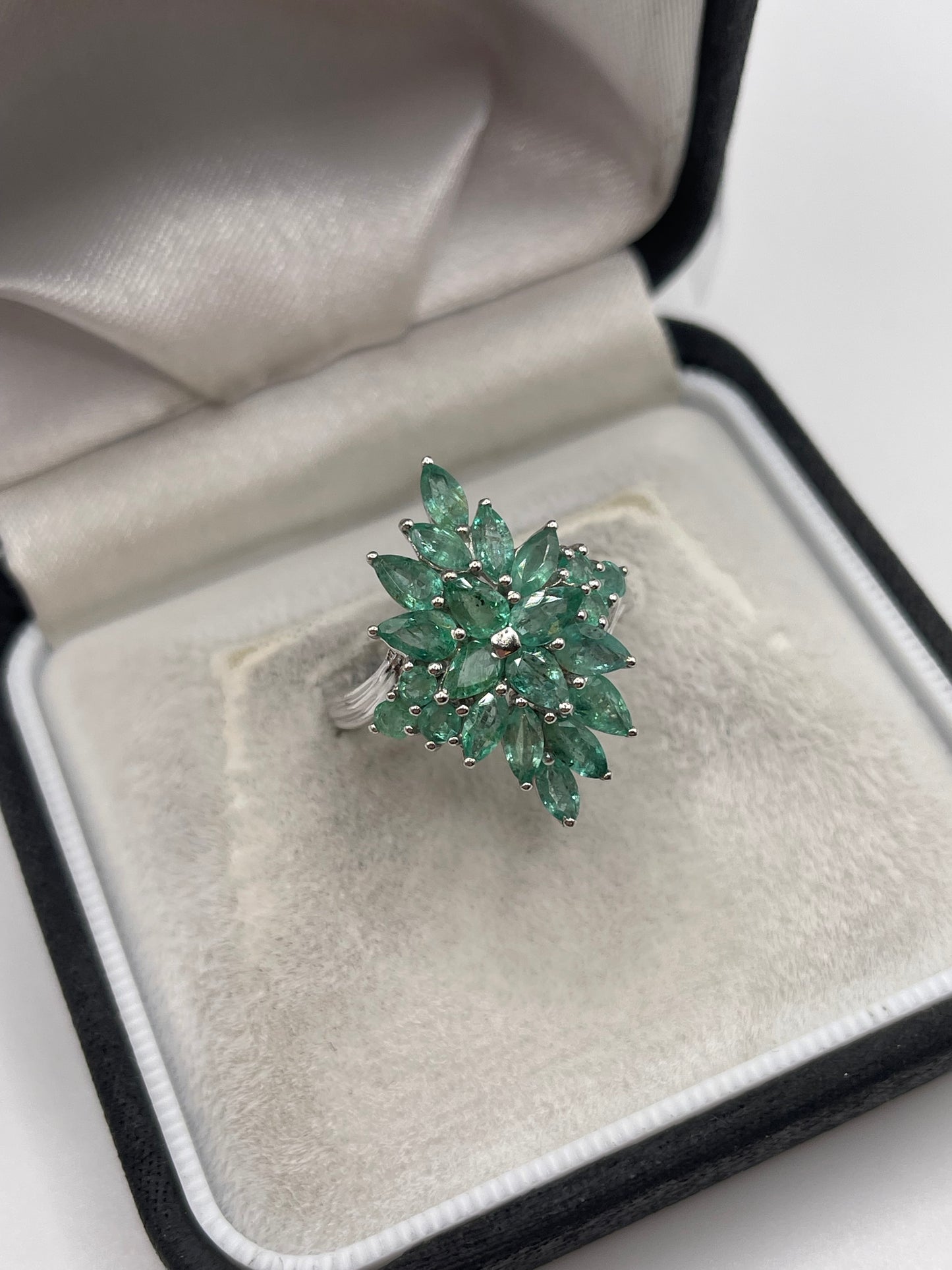 9ct white gold emerald cluster ring