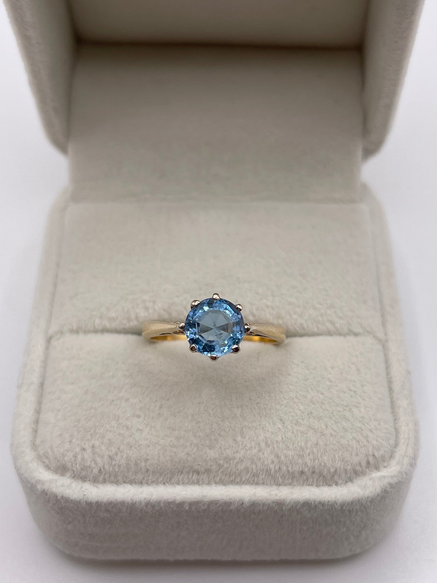 9ct gold blue topaz ring