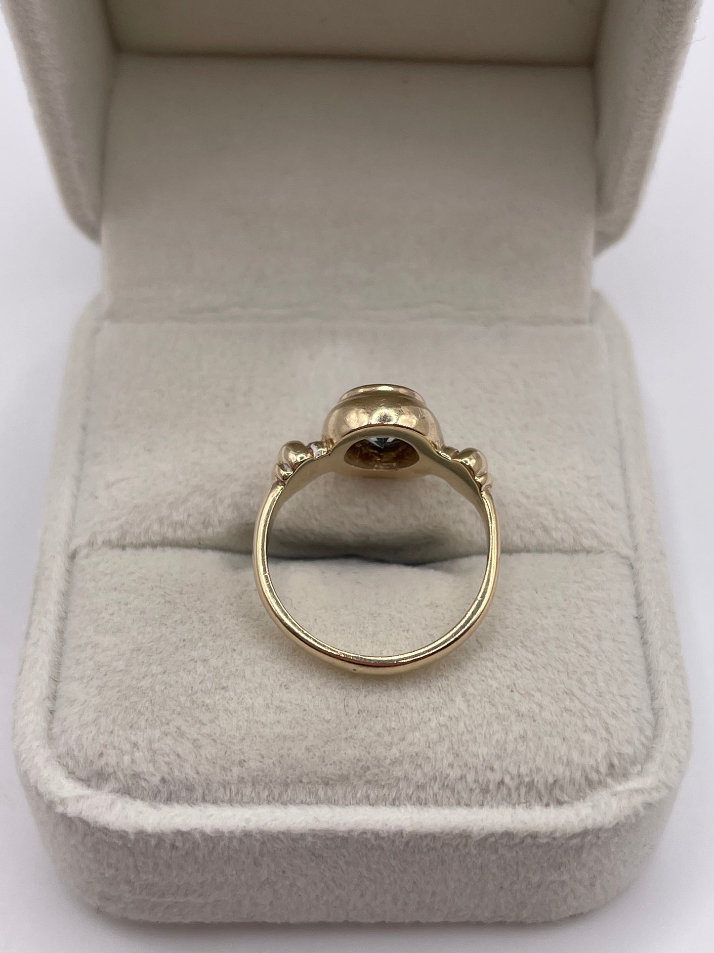 9ct gold blue topaz ring