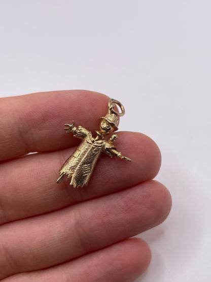 9ct gold scarecrow charm