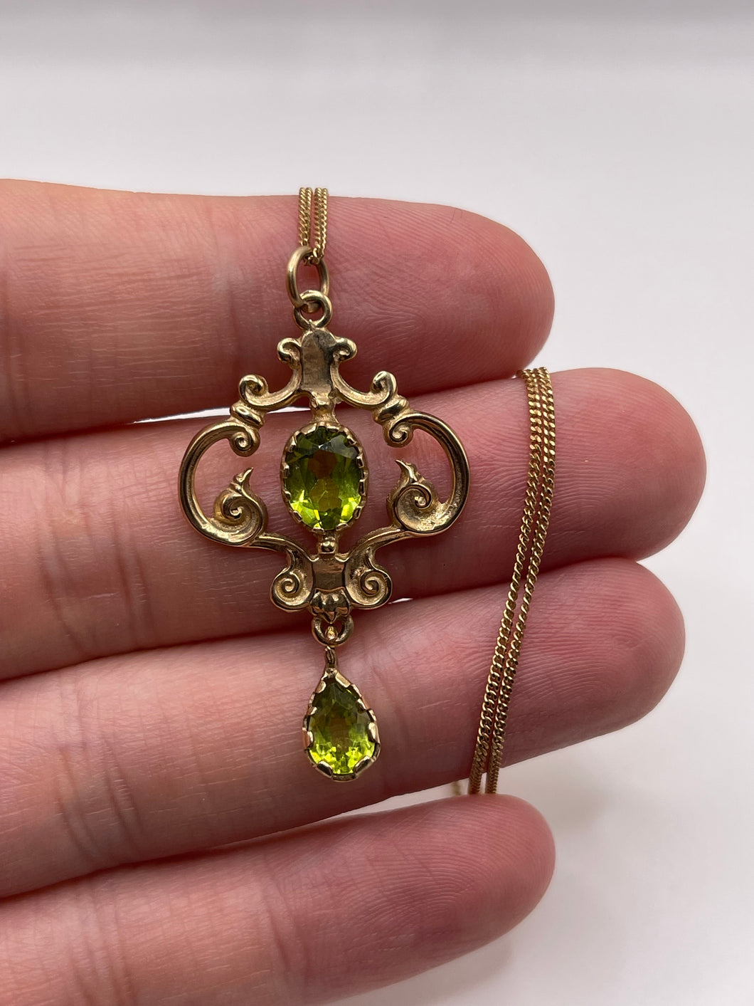 9ct gold peridot necklace