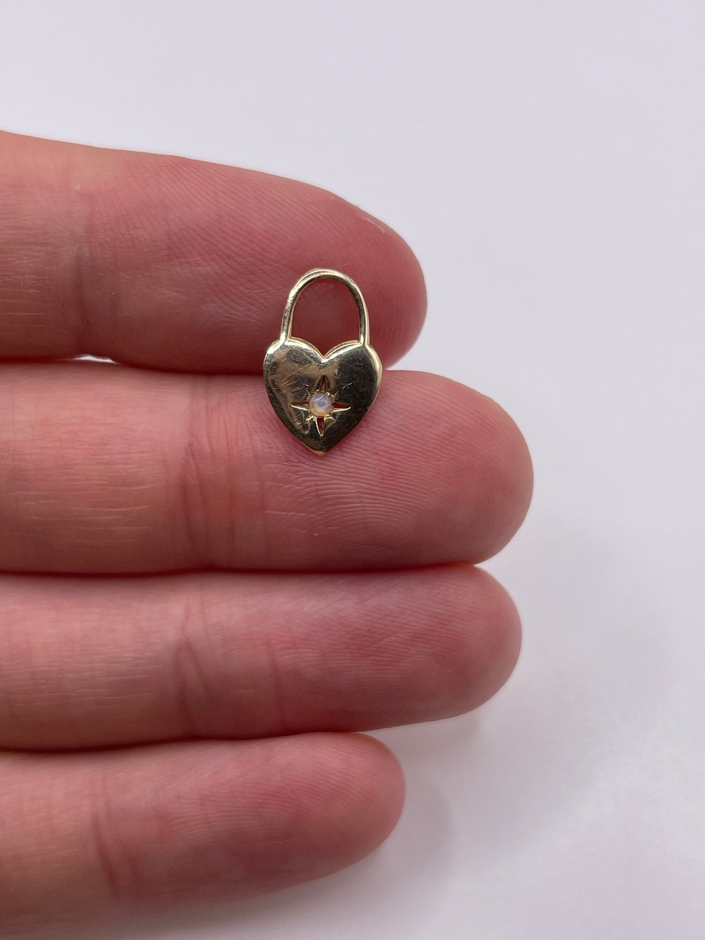 9ct gold opal heart pendant