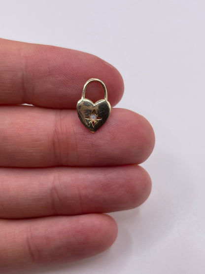 9ct gold opal heart pendant