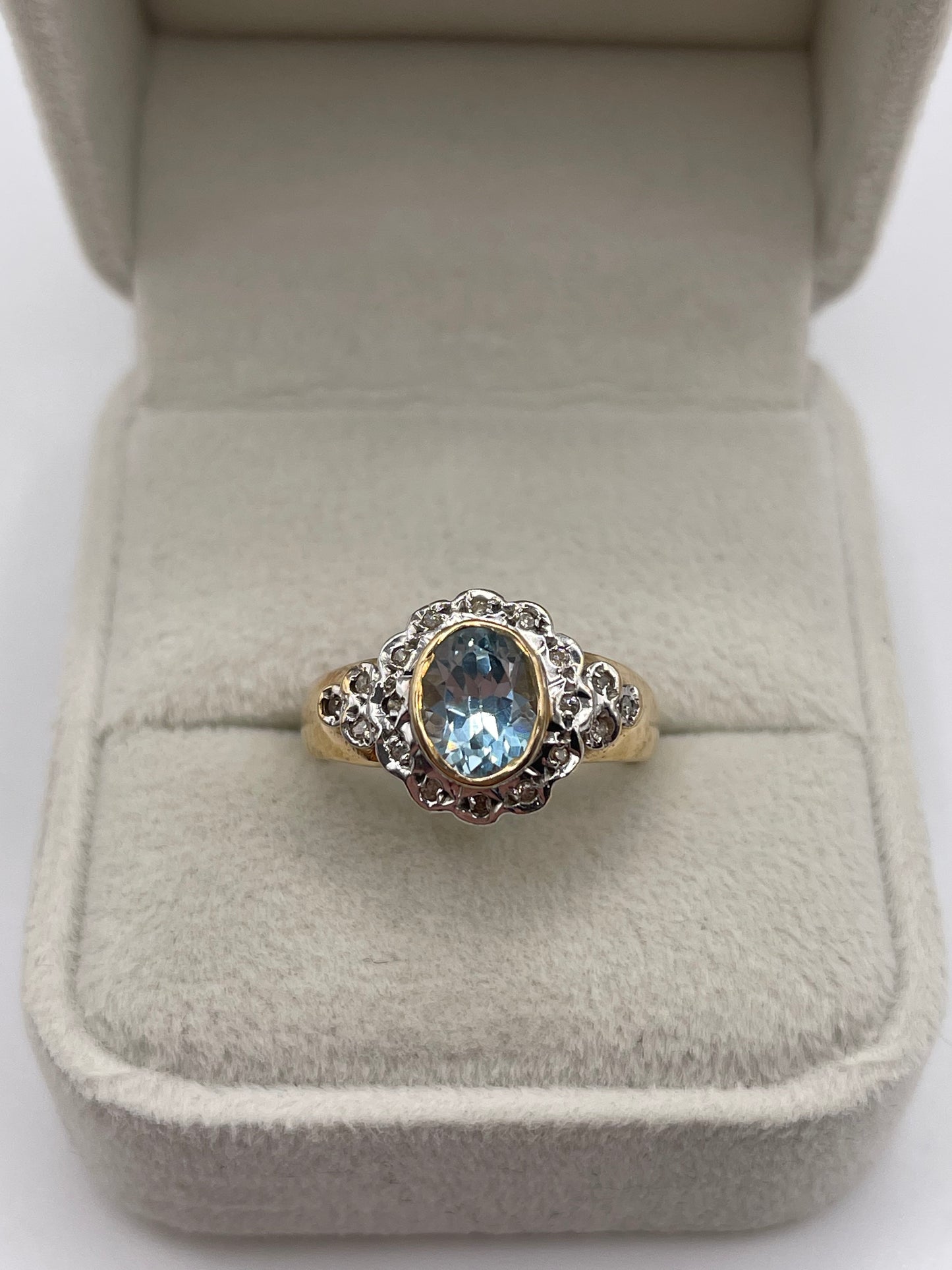 9ct gold aquamarine and diamond ring