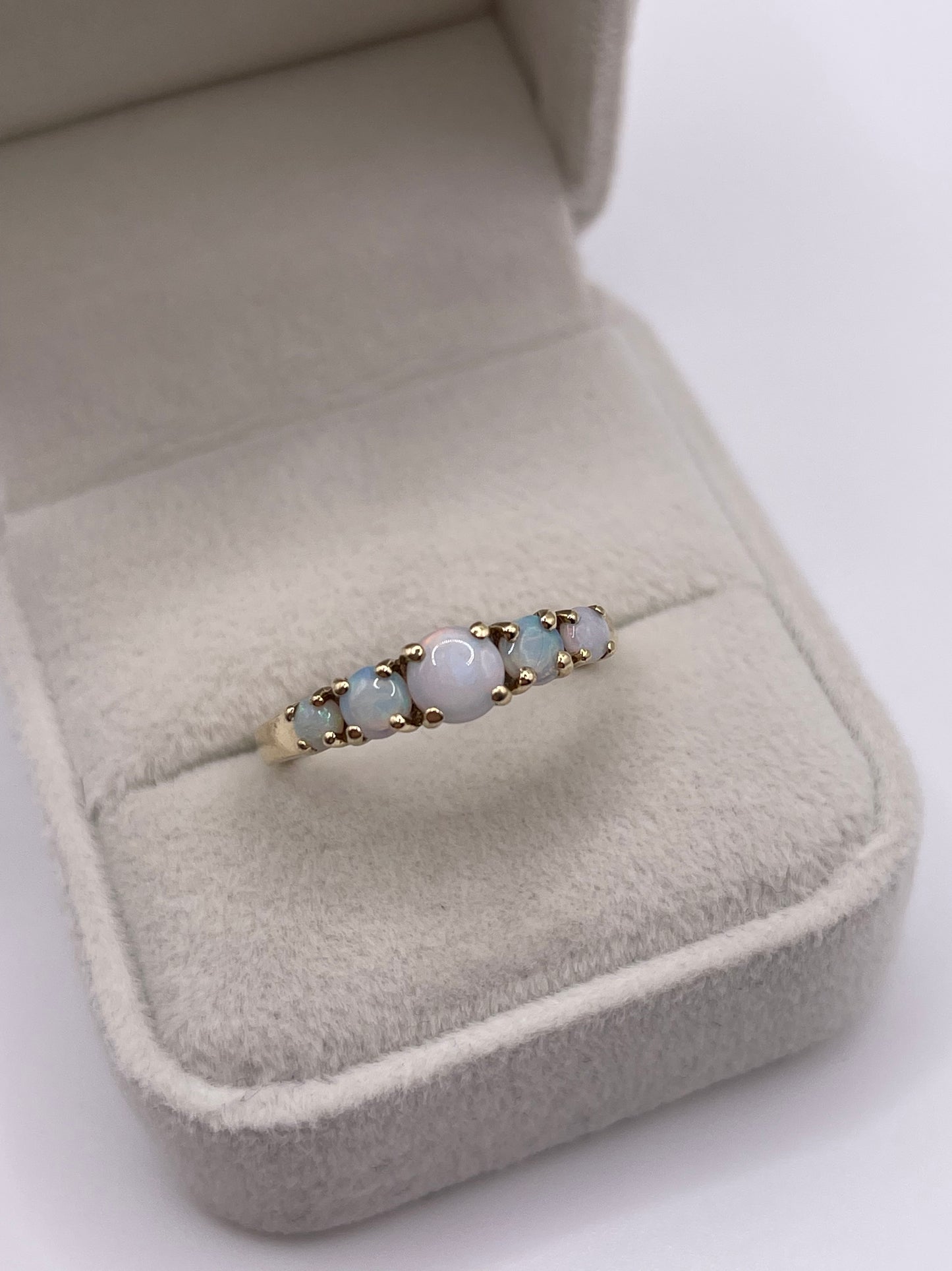 9ct gold opal ring