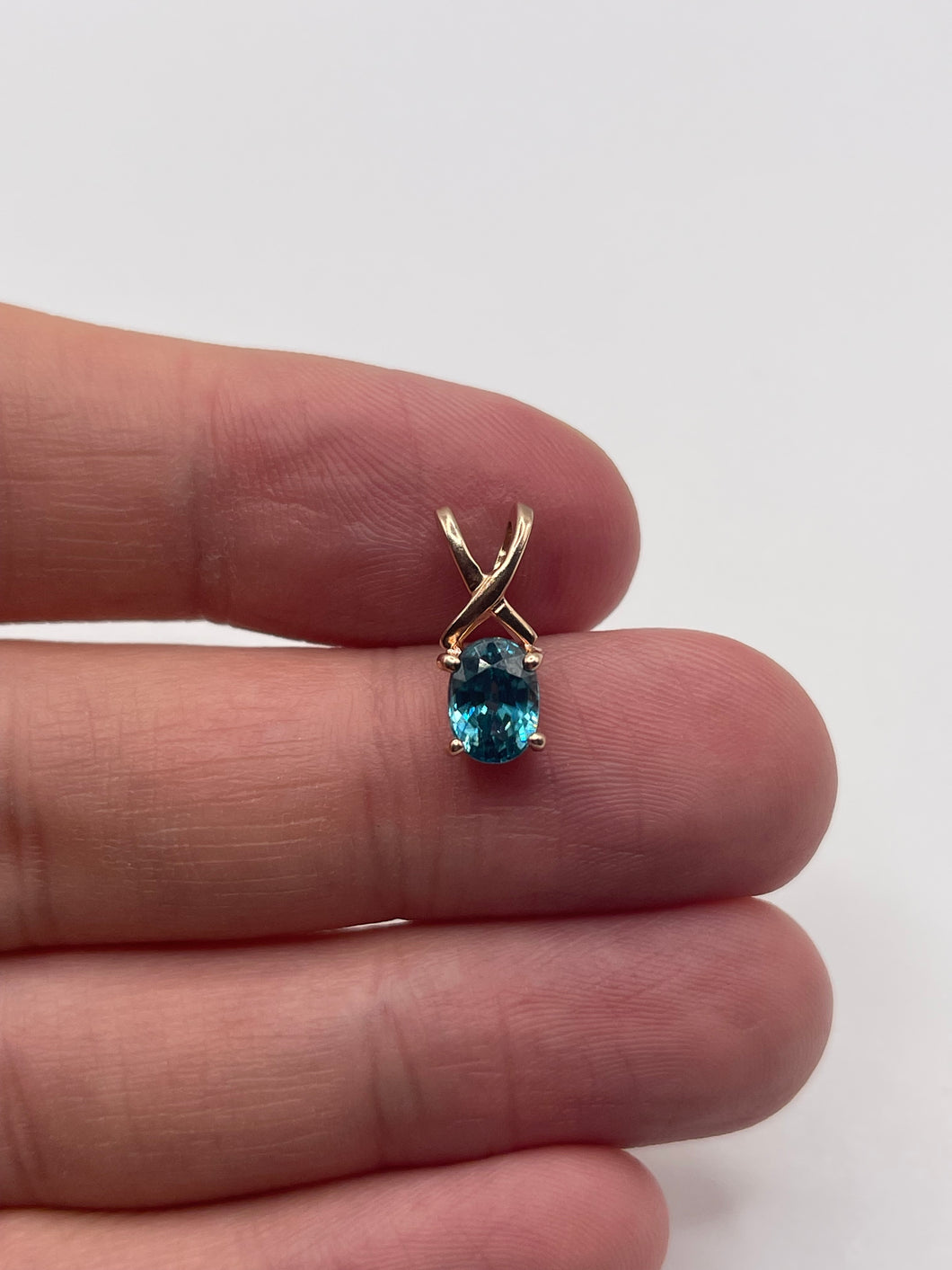 9ct rose gold blue zircon pendant