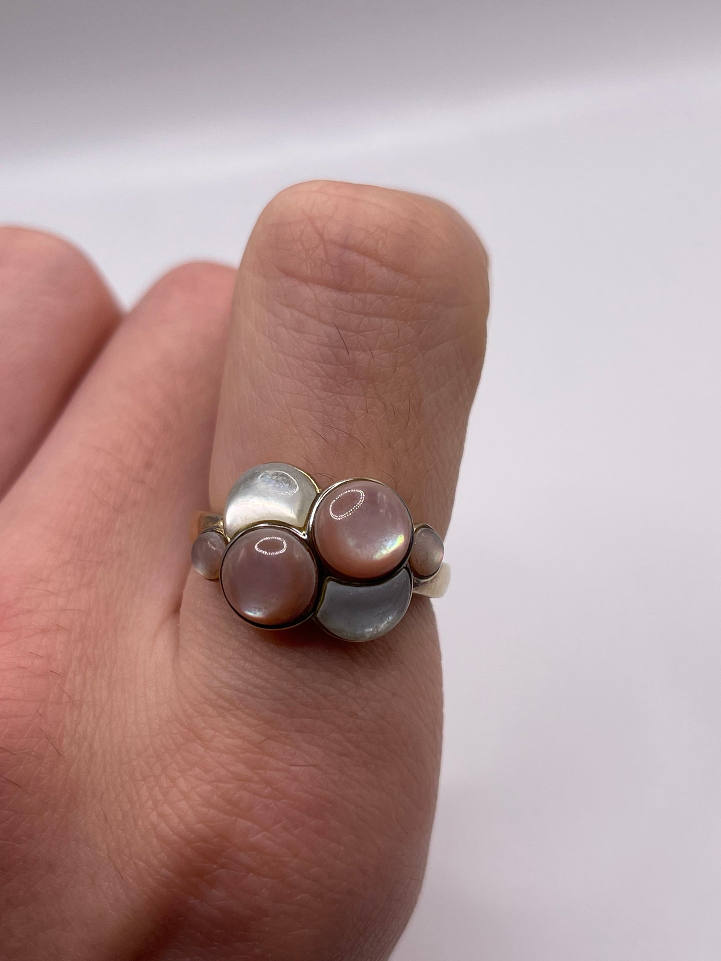9ct gold mother of pearl ring