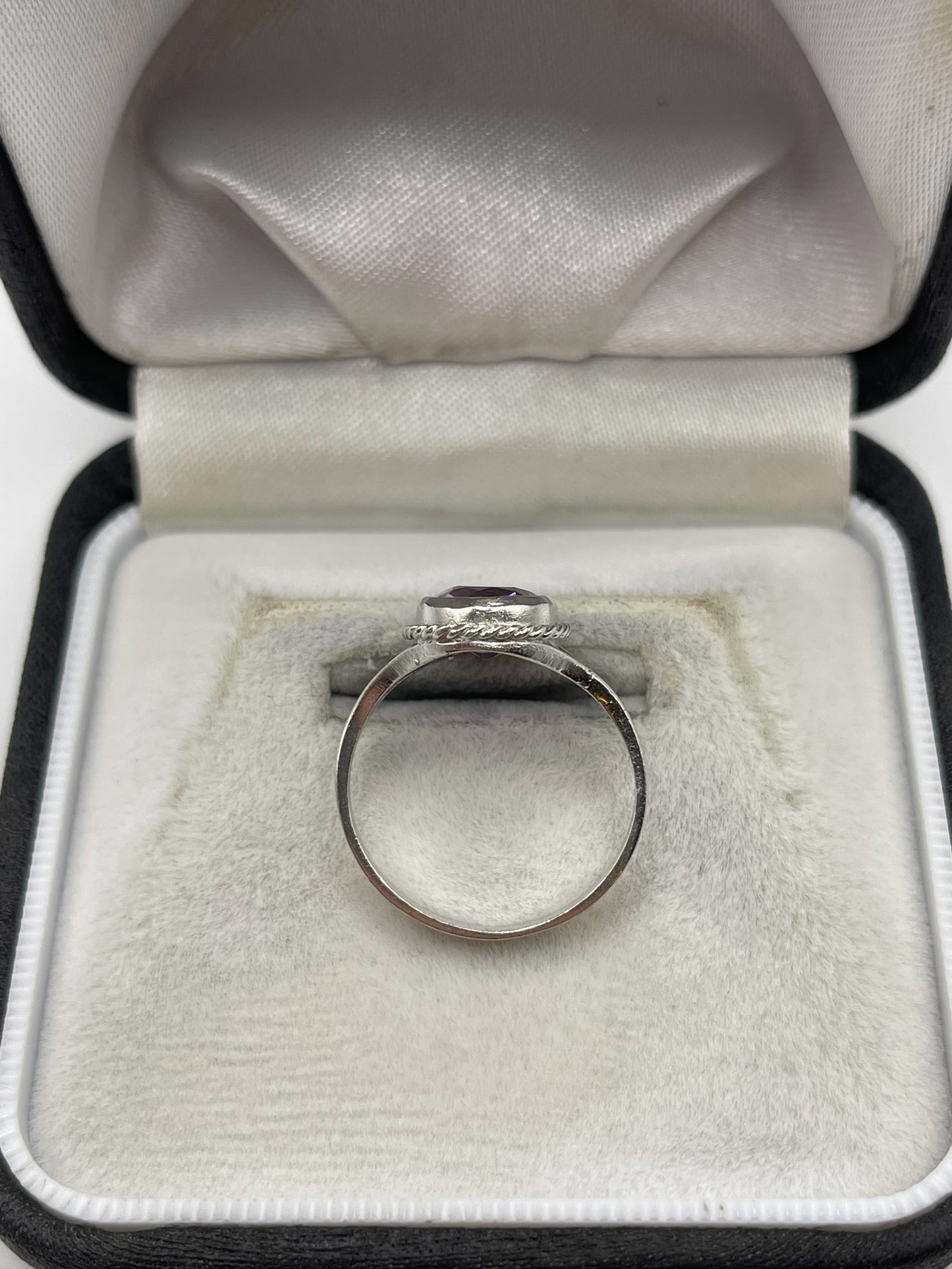 9ct white gold amethyst ring