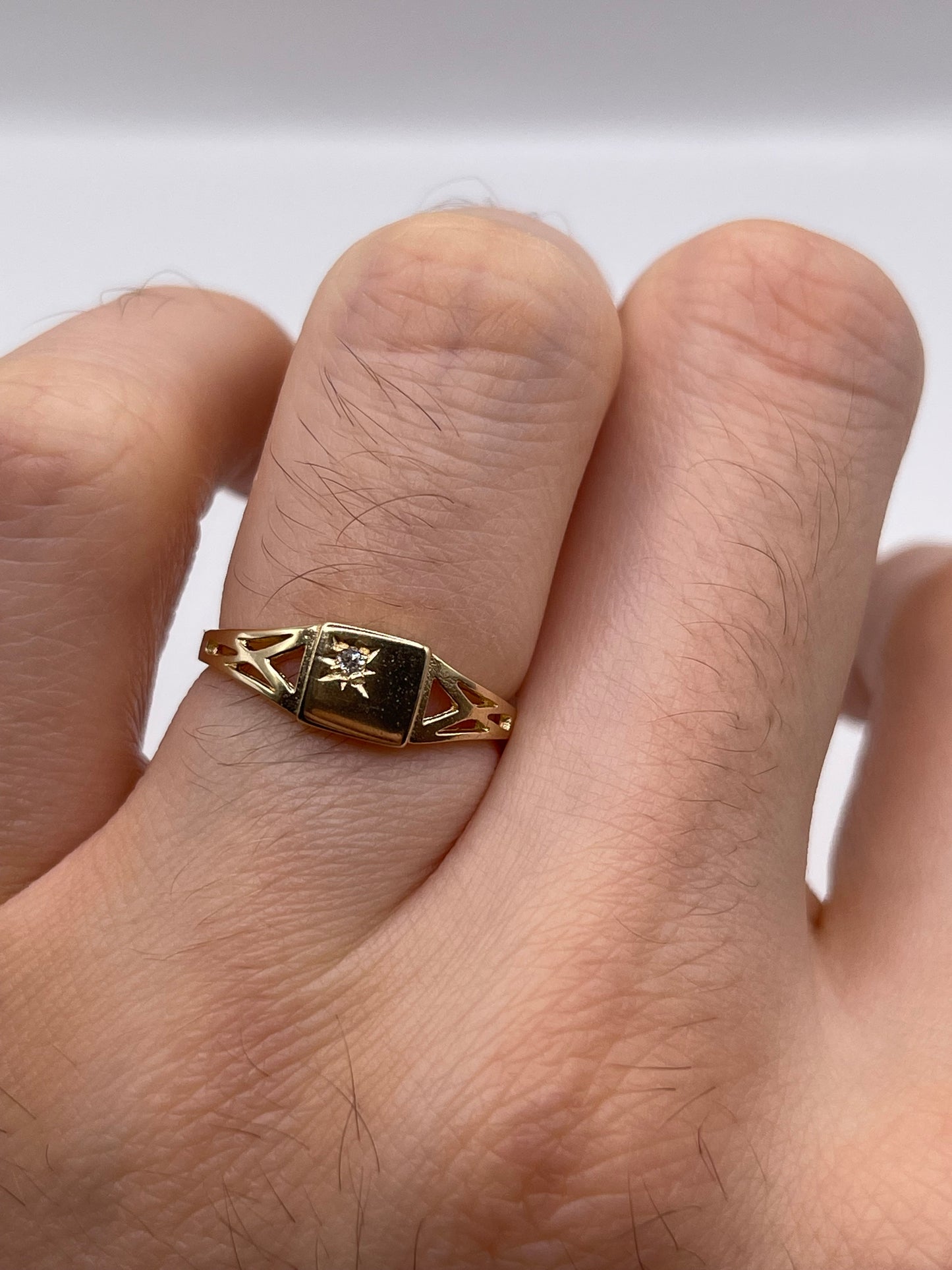 9ct gold cz signet ring