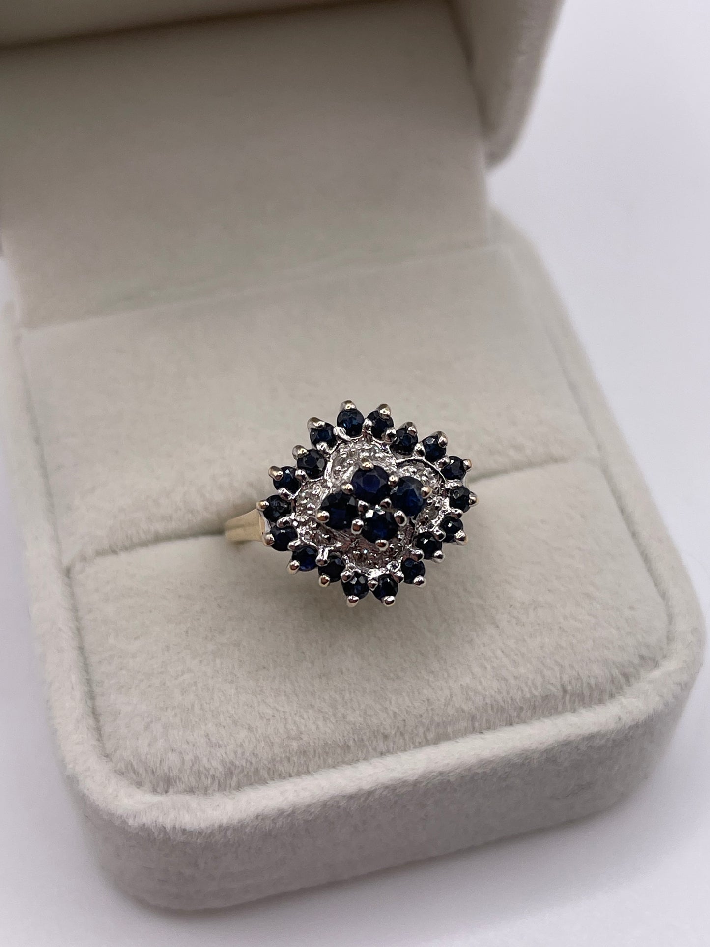 9ct gold sapphire and diamond ring