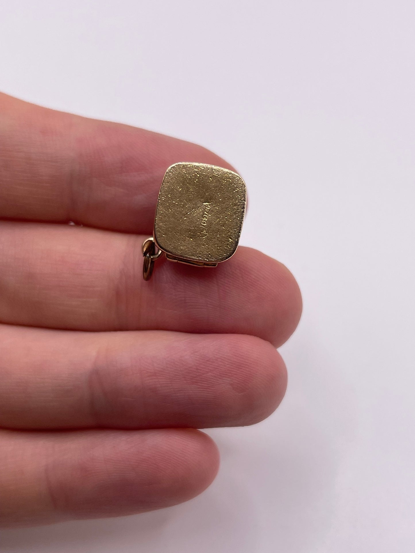 9ct gold engagement ring charm