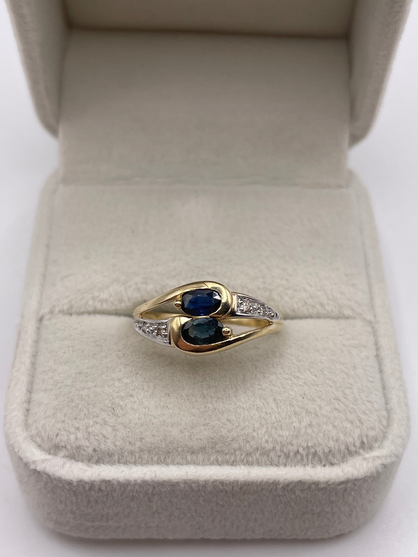 9ct gold sapphire and diamond ring