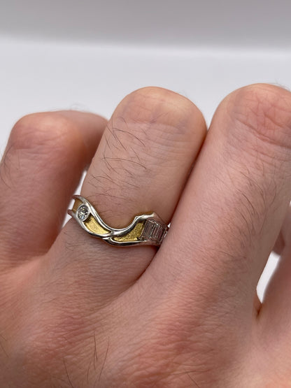 18ct two tone gold diamond ring