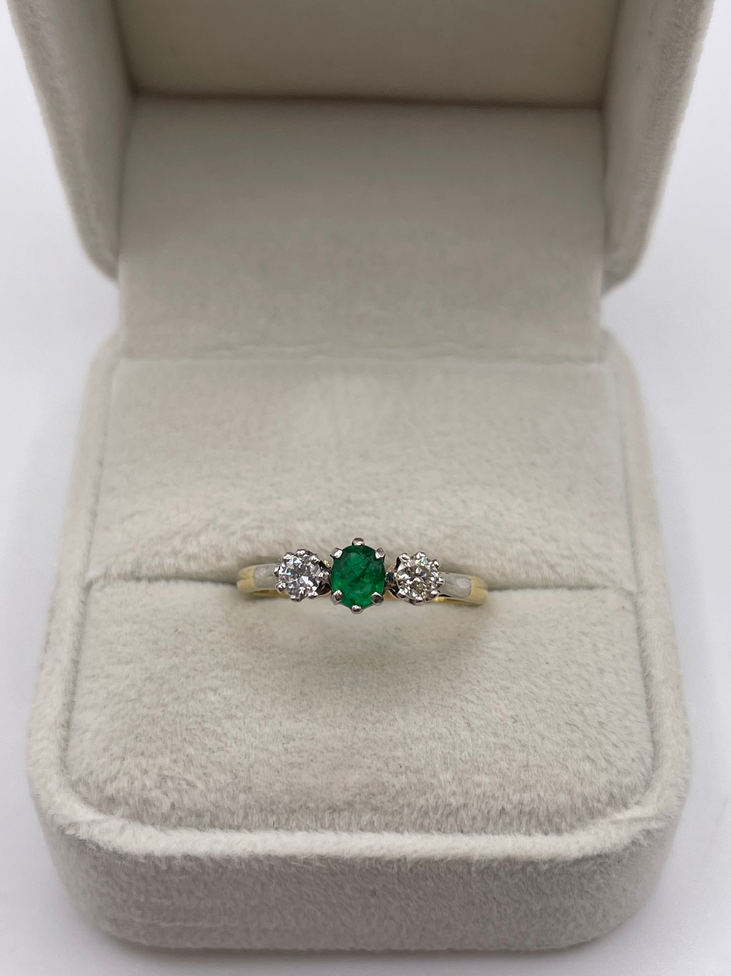 18ct gold platinum emerald and diamond ring