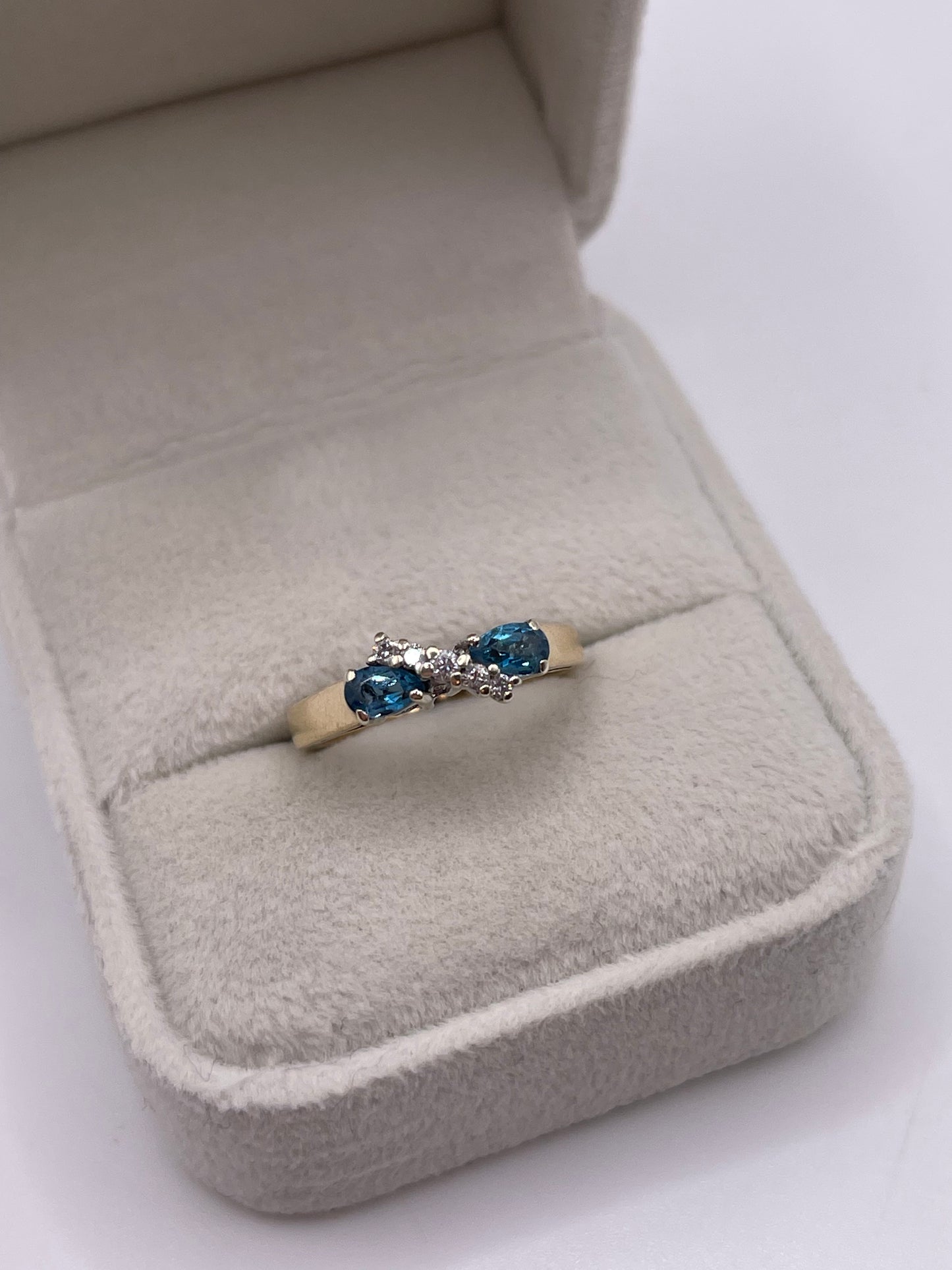 9ct gold topaz and diamond ring