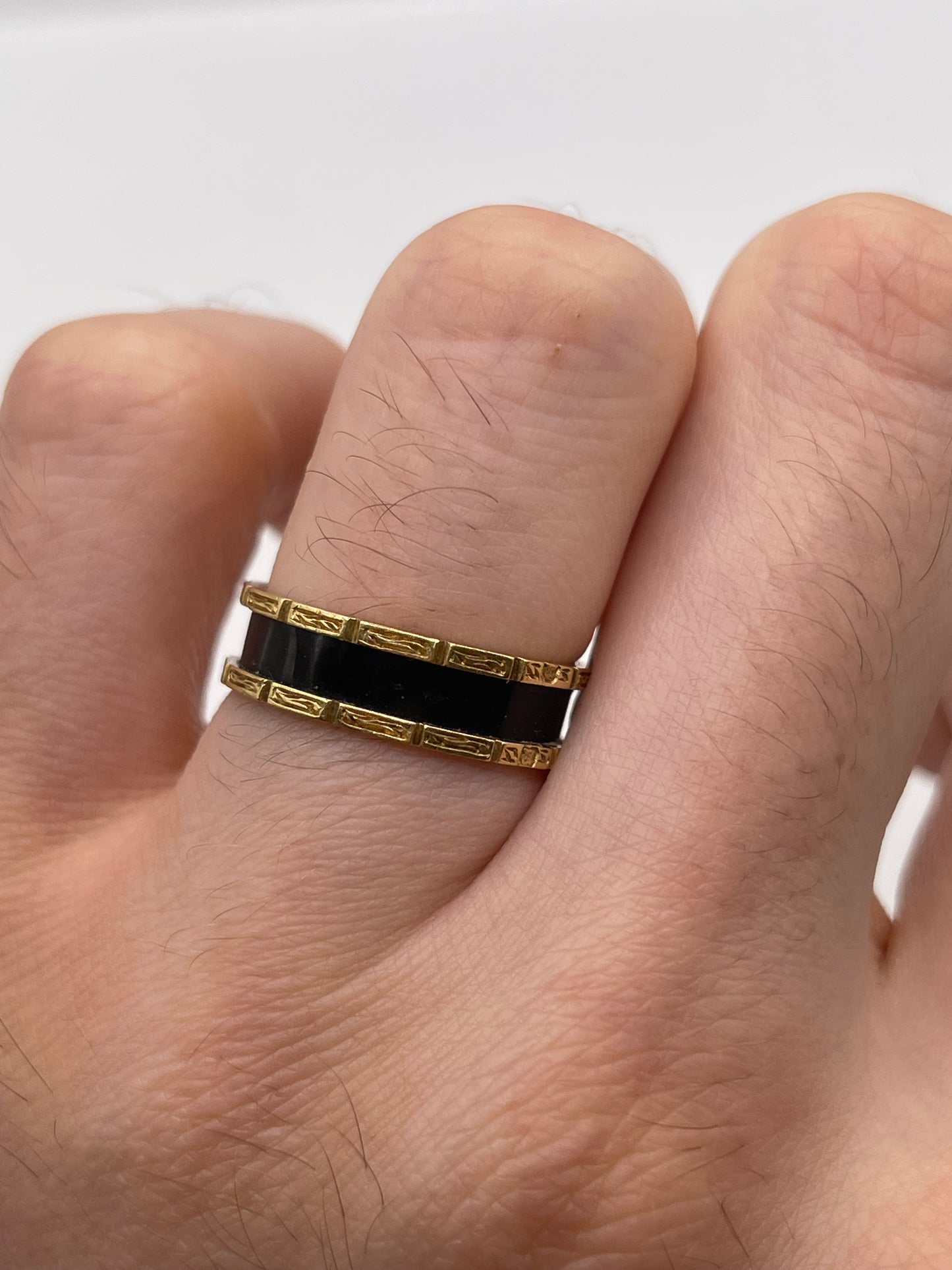 Antique 18ct gold enamel mourning ring