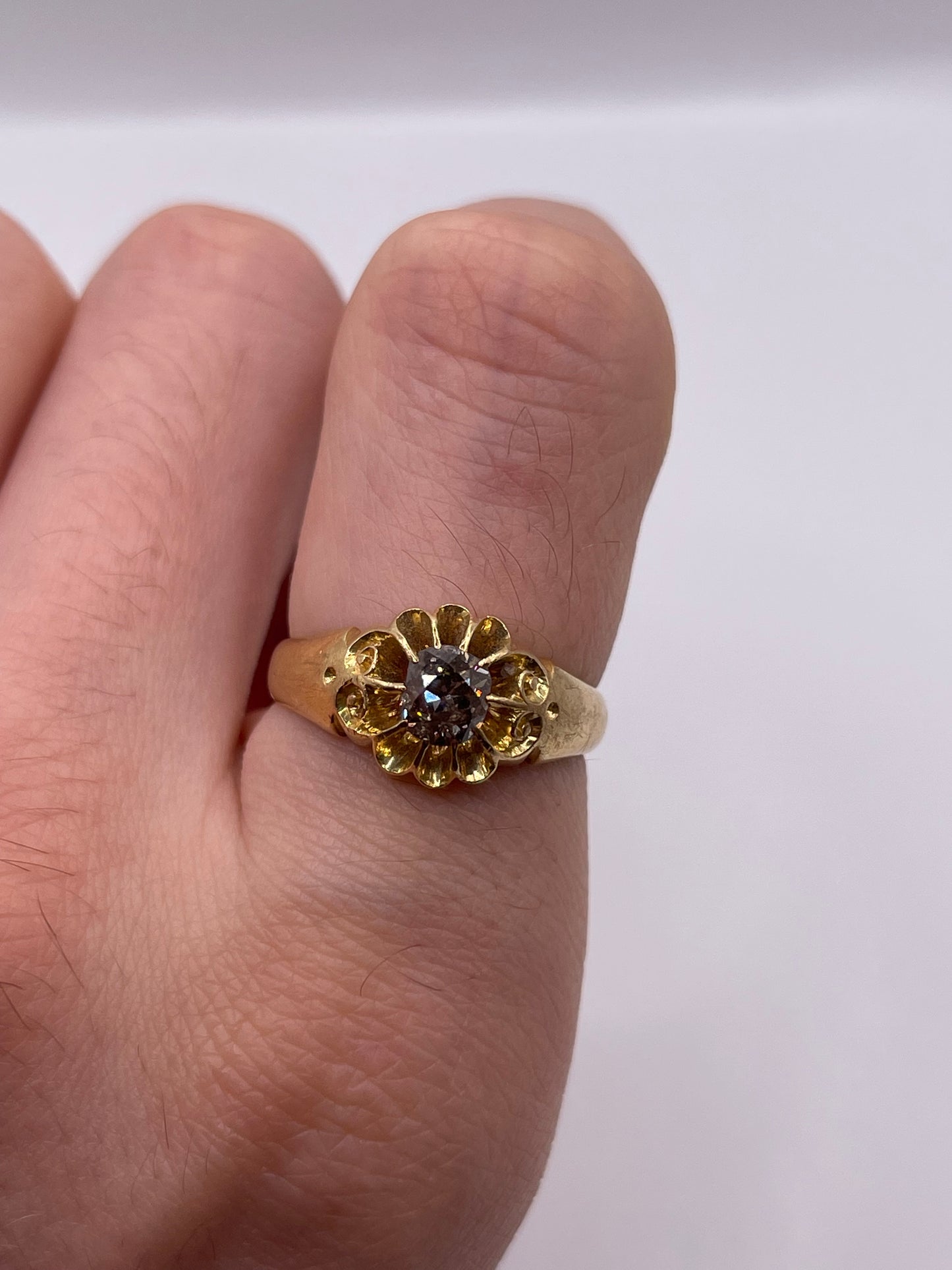 Antique 18ct gold 75 point diamond gypsy ring