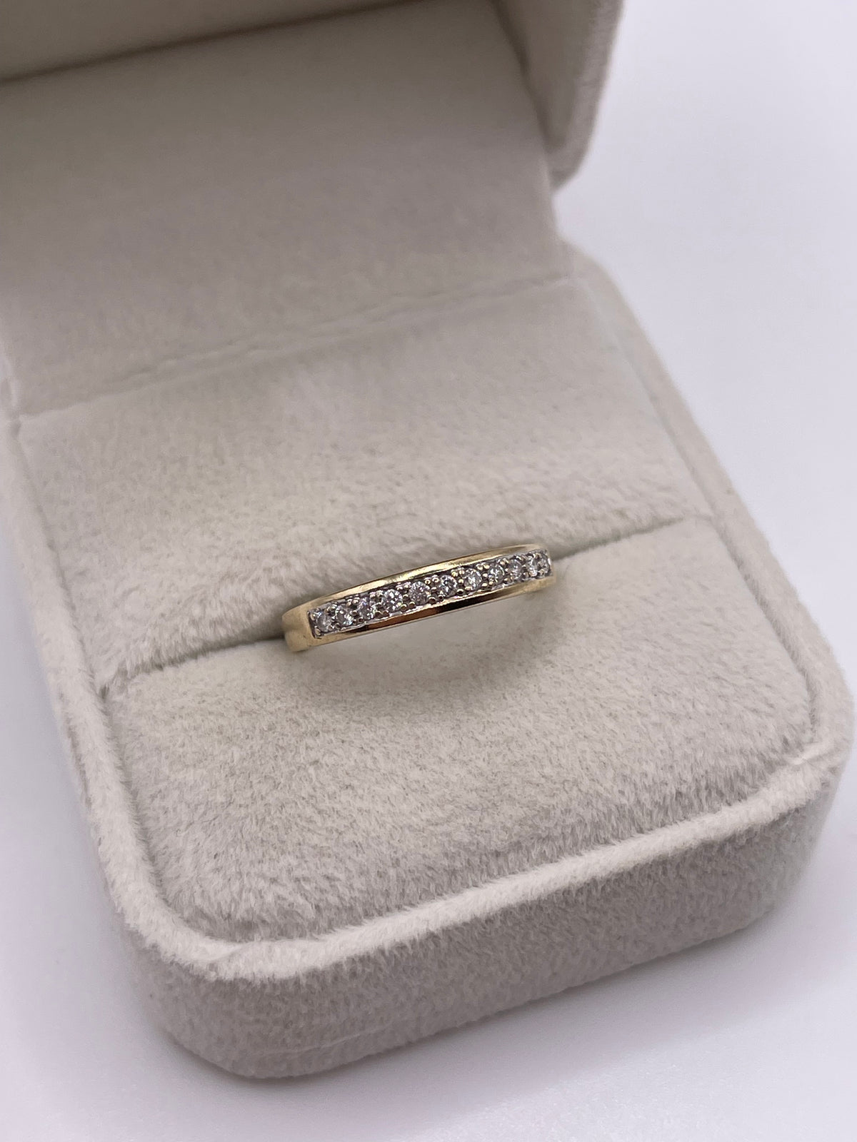 9ct gold diamond ring